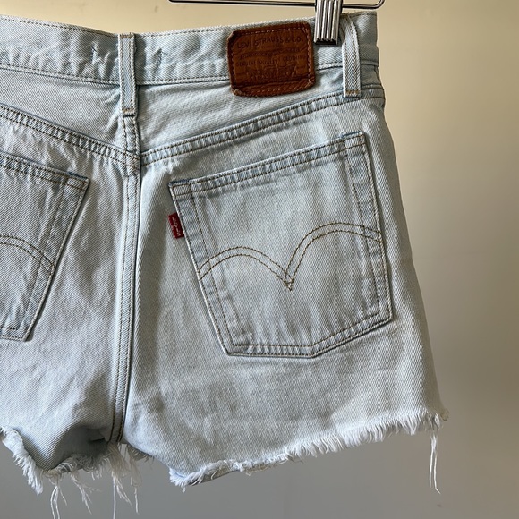 Vintage Levi’s wedgie button fly high rise frayed distressed rigid denim shorts - Picture 13 of 16
